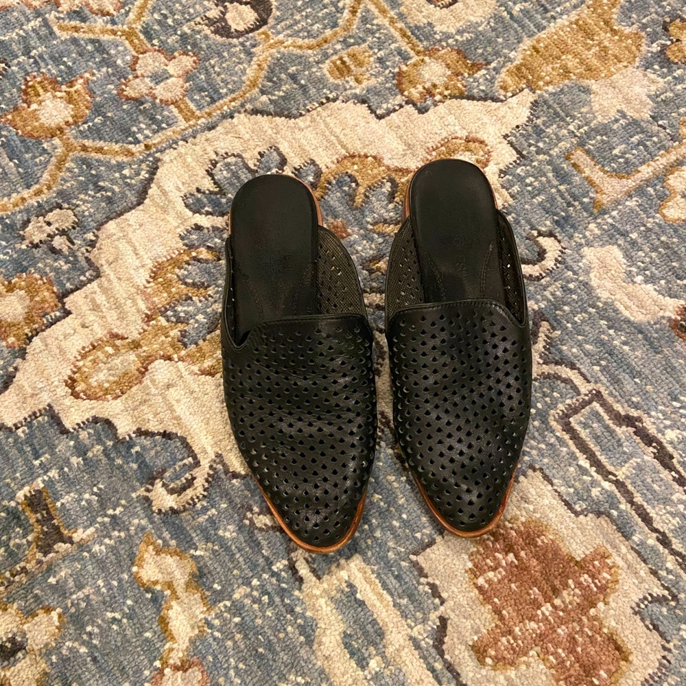 Aerosoles perforated leather slip on loafers